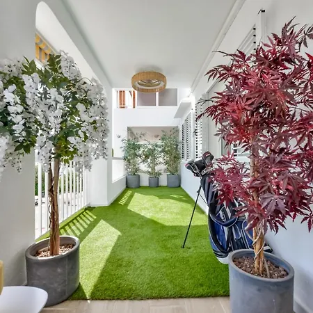 Luxury Bay Breeze Apartment *