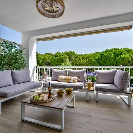 Апартаменты Luxury Bay Breeze Морайра